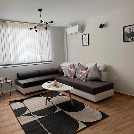 Goldy With Private Garden *