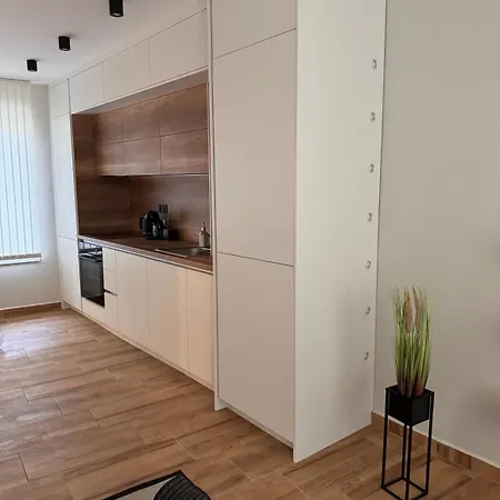 Goldy With Private Garden Appartement