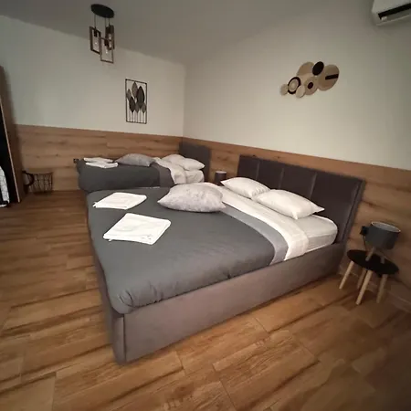 Goldy With Private Garden Daire Burgaz