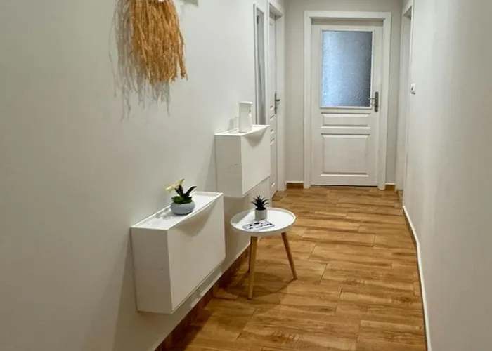 Apartman Goldy With Private Garden