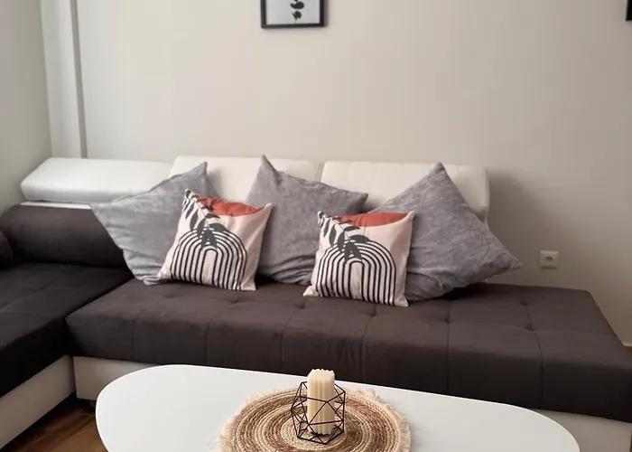 Goldy With Private Garden Apartman