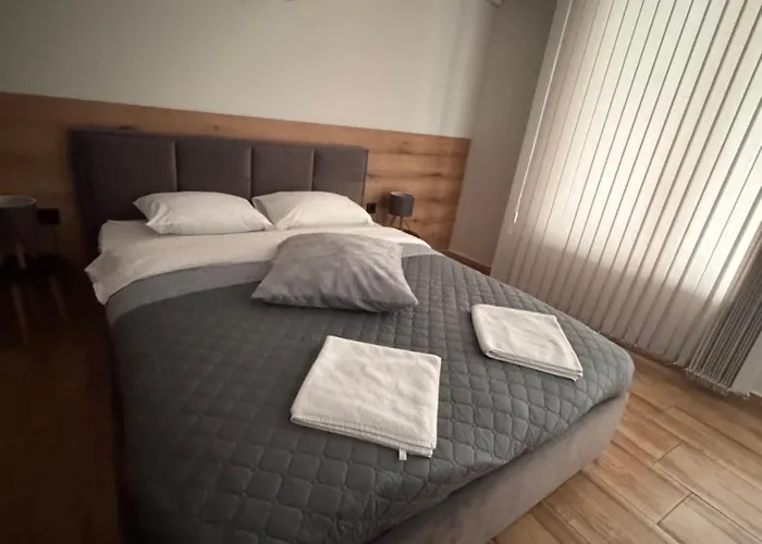 Goldy With Private Garden Apartman *