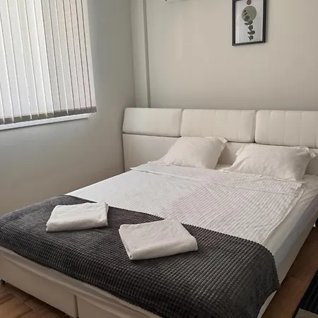 Goldy With Private Garden Burgas