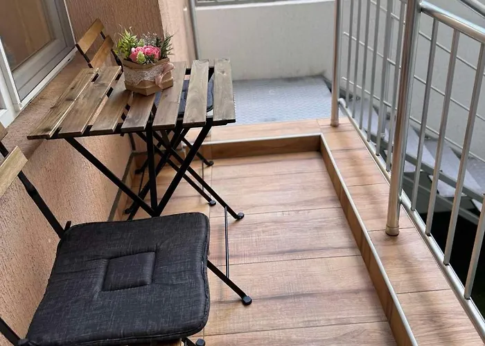 Goldy With Private Garden