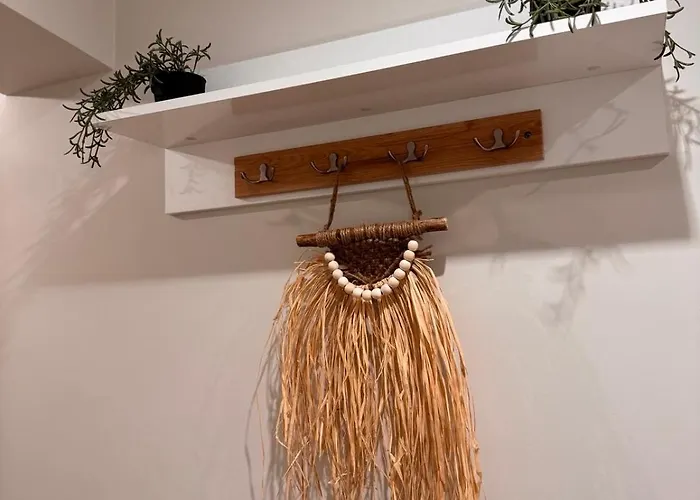 Goldy With Private Garden 아파트