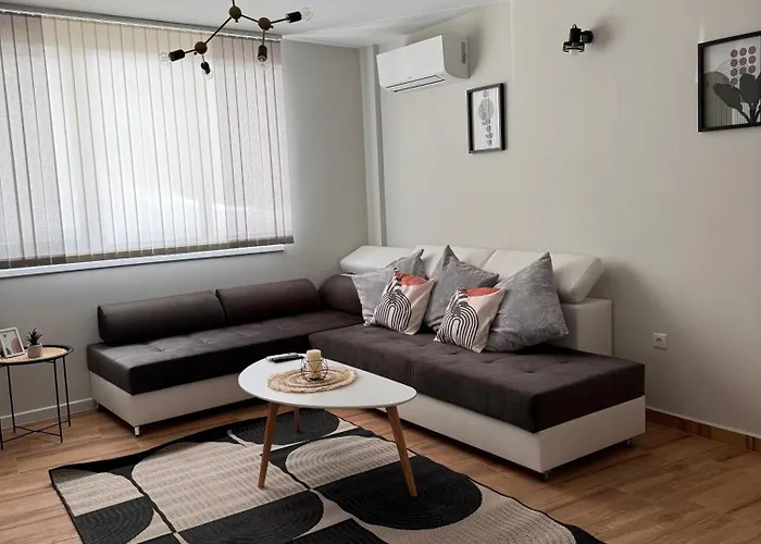 Goldy With Private Garden *