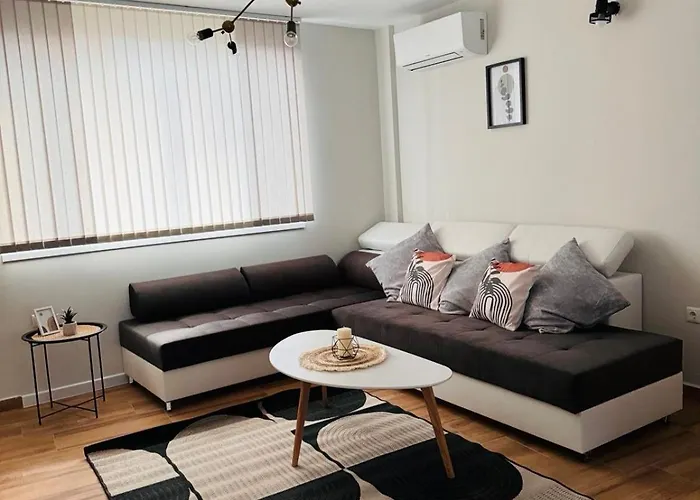 Goldy With Private Garden