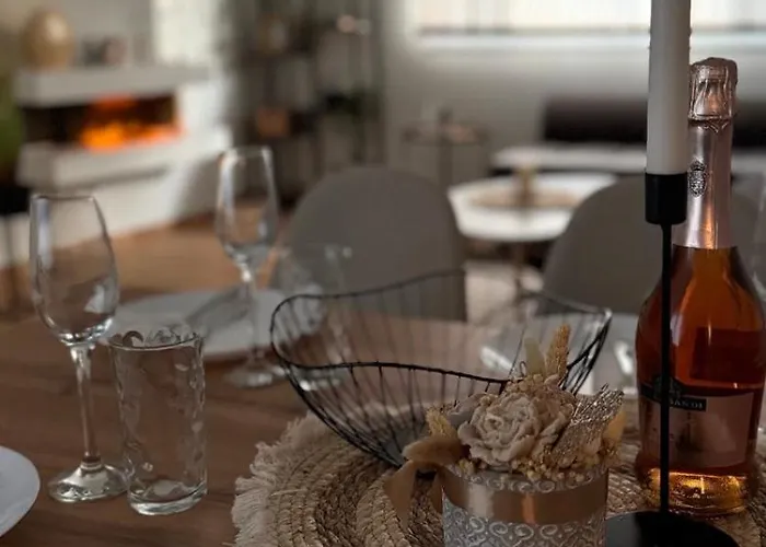 Goldy With Private Garden 아파트