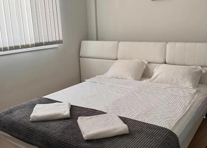 Goldy With Private Garden 부르가스