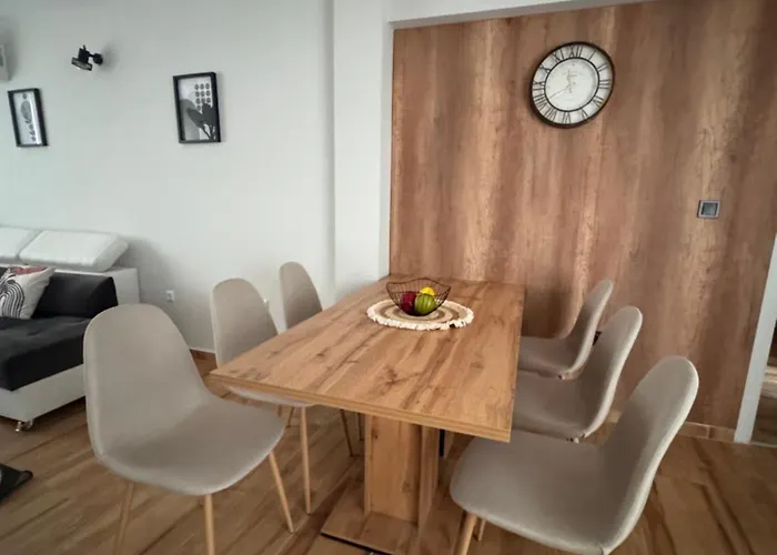 Goldy With Private Garden شقة *